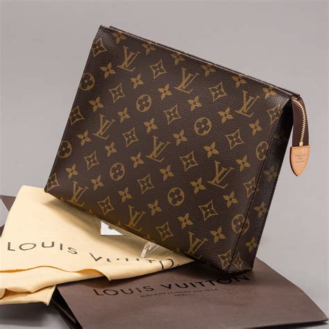 louis vuitton toiletry pouch bag|toiletry pouch 26 Louis Vuitton.